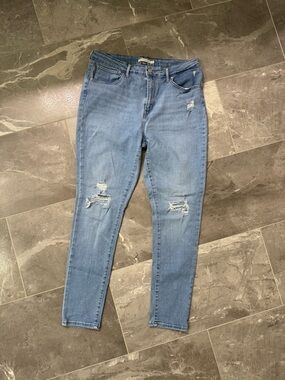 Levi's Women’s Light Blue Skinny Ripped Jeans